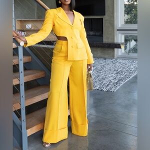 NWT Ellae’ Lisque’ “Take Charge Open Back Suit”